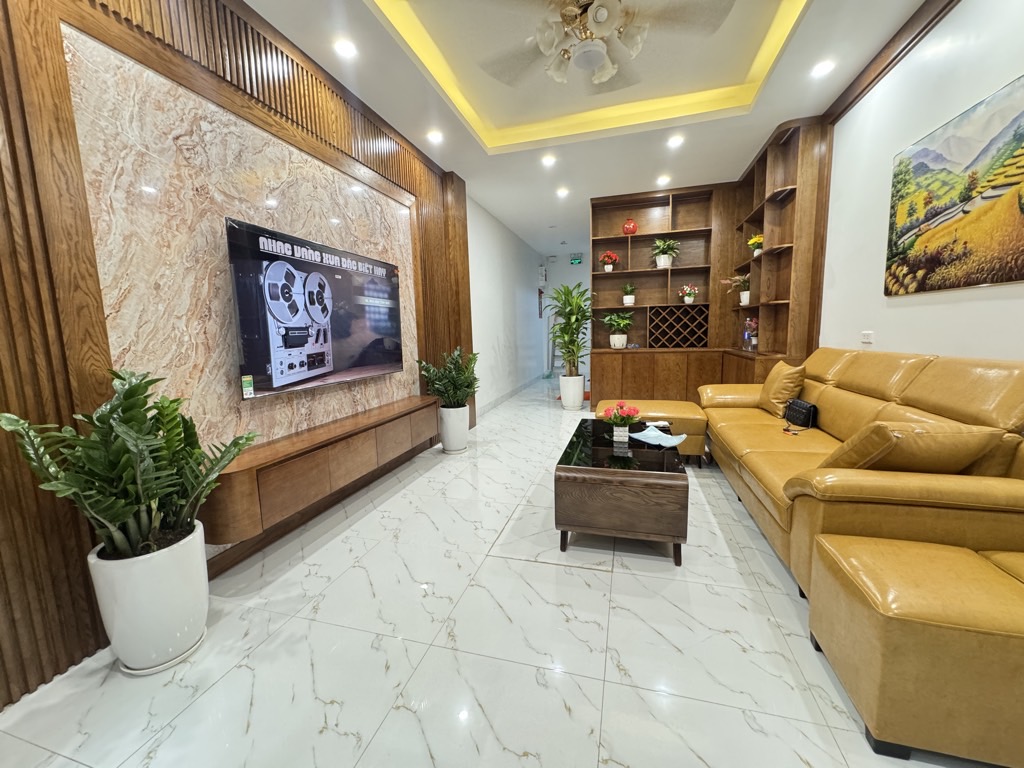 TRẦN CUNG – NHÀ ĐẸP  6 TẦNG, THANG MÁY – GẦN PHỐ - NỘI THẤT ĐẸP CHỈ VIỆC Ở.